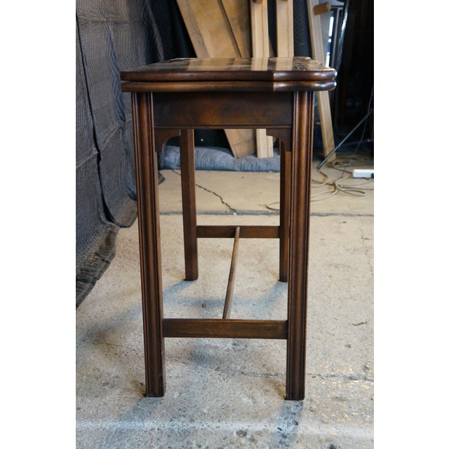 Mid 20th Century Vintage Hekman Georgian Style Mahogany Flip Top Game Card Hall Console Table For Sale - Image 5 of 17