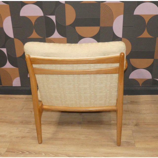 Mid-Century Modern Mid-Century Modern Easy Armchair in Off-White Upholstery and Light Wood, 1960s For Sale - Image 3 of 13