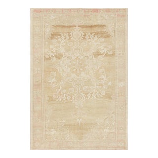 Vintage Oushak Rug, Cream With Medallion and Floral Patterns - Rug & Kilim For Sale