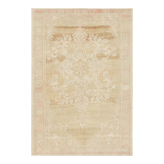 Vintage Oushak Rug, Cream With Medallion and Floral Patterns - Rug & Kilim For Sale
