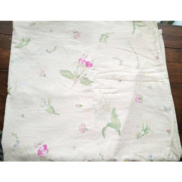 This listing is for a beautiful vintage Yves Delorme duvet cover set. The set includes full size duvet cover and 2...