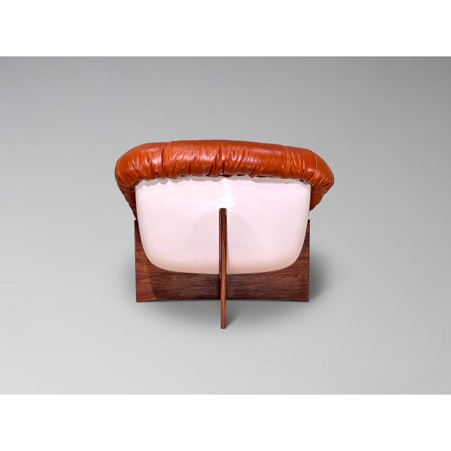 Brown Restored Percival Lafer Mp-61 Leather and Rosewood Lounge Chairs – Pair For Sale - Image 8 of 17