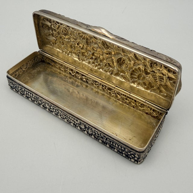 Antique Repoussé Frisiertisch Set in Sterling Silber from Tiffany & Co., 1890s, Set of 7 For Sale - Image 6 of 18