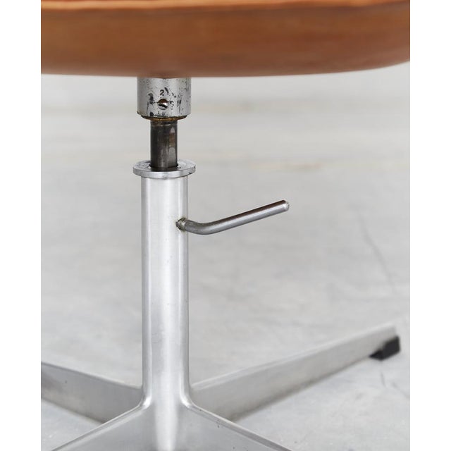 A very old original chair from the 1960s, still with a cross-shaped column and in the very rare height-adjustable version....