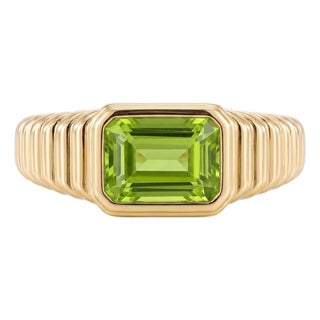 Natural Peridot Gemstone Signet Ring | Dainty Ribbed Texture Ring | Modern Unisex Stackable Ring Us 7 For Sale