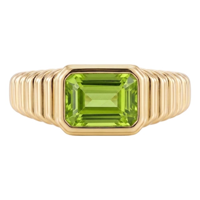 Natural Peridot Gemstone Signet Ring | Dainty Ribbed Texture Ring | Modern Unisex Stackable Ring Us 7 For Sale