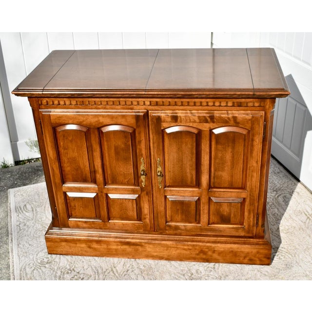 Vintage Ethan Allen Transitional Style Flip Top Maple Bar