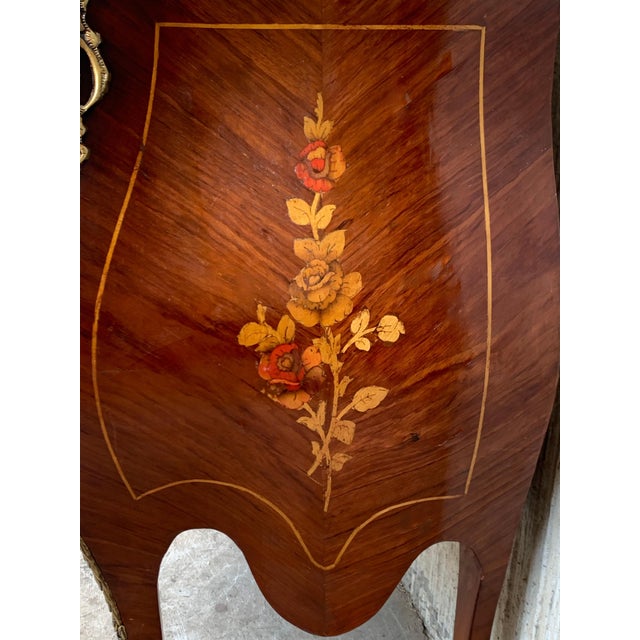 Early 20th Century French Louis XV Style Fine Kingwood and Marquetry Ormolu Mounted Bombe Commode For Sale - Image 12 of 18
