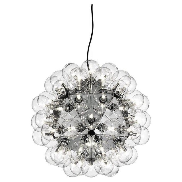 Inspired by the original Taraxacum conceived in 1960, the Taraxacum 88 Suspension from FLOS pays homage to its iconic...