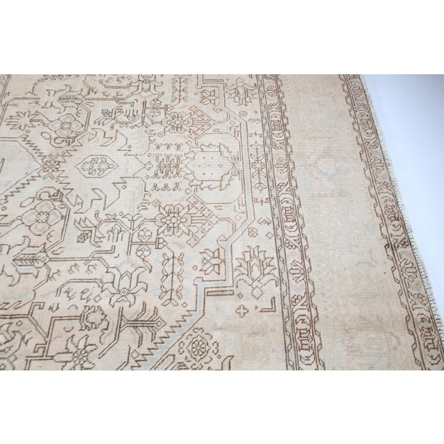 Oversized Vintage Persian Tabriz Rug – Grand Medallion in Earth-Toned Harmony -9' 9'' X 12' 2'' For Sale In Tampa - Image 6 of 13