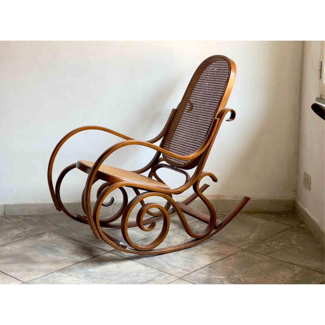 Vintage Rocking Chair in Bent Beech and Vienna Straw in the style of Thonet, 1970s For Sale - Image 6 of 18