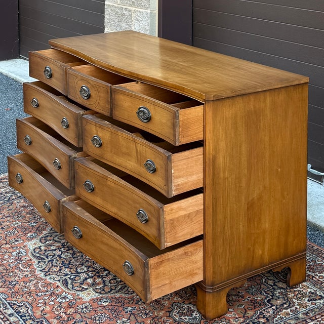 American 1950s Davis Cabinet Co Federal Style Solid White Mountain Maple 9 Drawer Low Dresser For Sale - Image 3 of 18