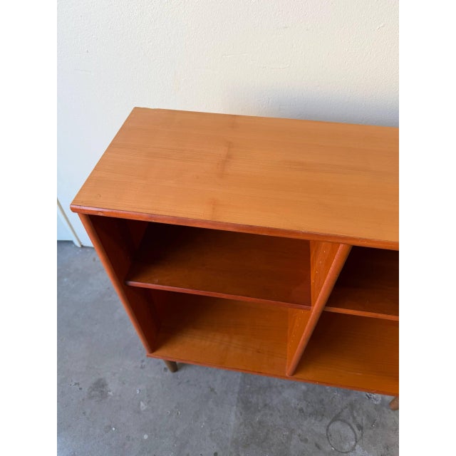 Mid Century Danish Teak Bookcase – Vintage Scandinavian Open Shelf Cabinet – Small MCM Display Storage For Sale - Image 4 of 9