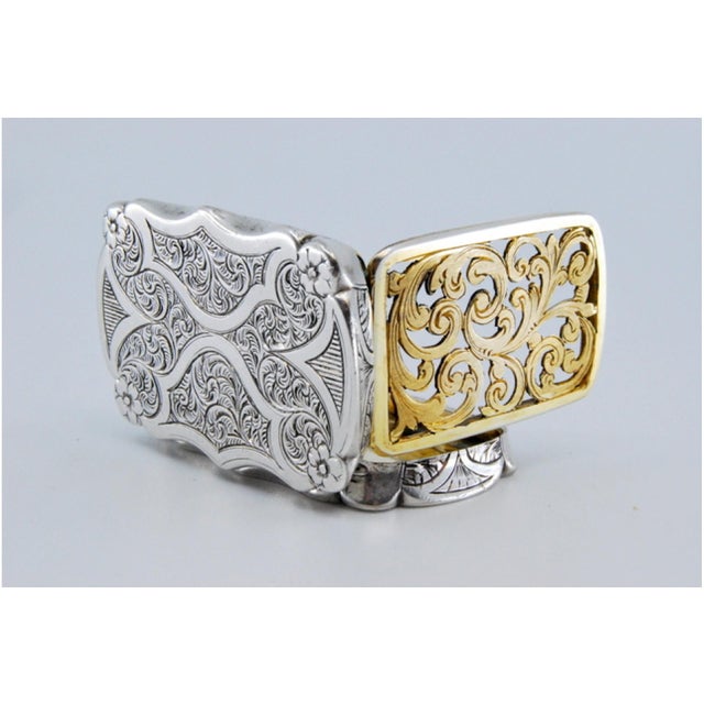 Edward VII Silver and Gold Vinaigrette Box with Asymmetrical Engraving For Sale - Image 4 of 11