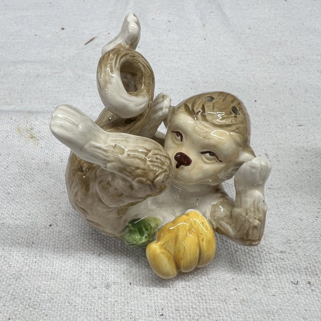 Playful depiction of monkeys hear / see no evil salt and pepper shakers. Measures 3” x 2.5”