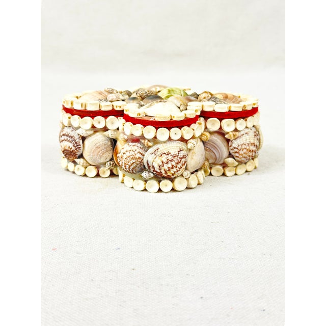 Lovely vintage seashell encrusted jewelry box, often described as "tramp art" or a coastal souvenir. Made in Florida. The...