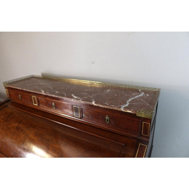 Louis XVI Cylinder Desk in Wood For Sale - Image 4 of 12