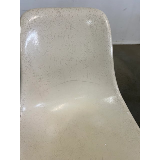 Mid-Century Modern Eero Saarinen Style Tulip Round Dining Table and Chairs For Sale In Philadelphia - Image 6 of 12