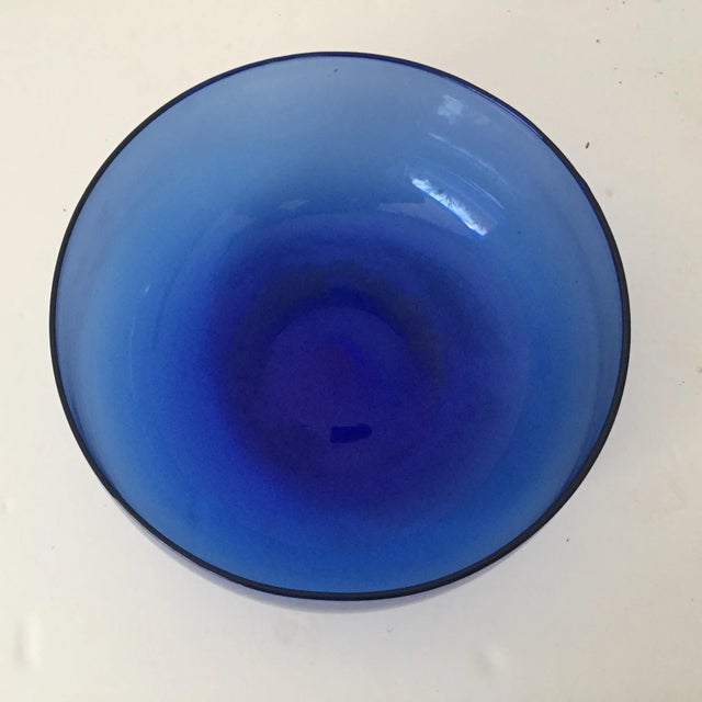Mid-Century Modern Vintage Blenko Handblown Cobalt Glass Salad Bowl Curved For Sale - Image 3 of 5