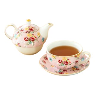 Vintage-Inspired Floral Tea-for-One Candle Set, Hand-Poured Reusable Teapot & Teacup For Sale