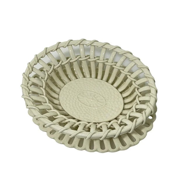 Small English Oval Fruit Basket and Saucer attributed to Wedgwood, 1907-1924, Set of 2 For Sale - Image 4 of 11