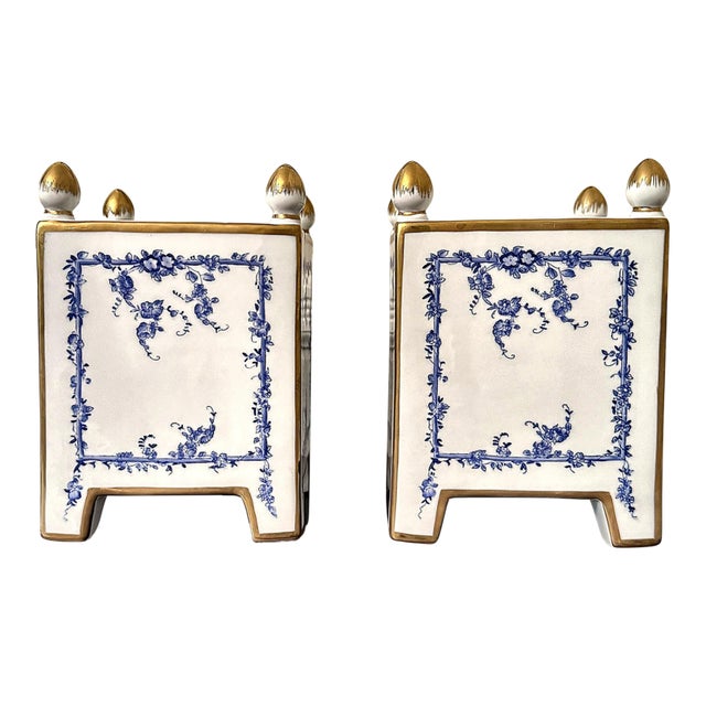 Pair of Chelsea House Blue & White Porcelain Cachepots With Gilt Acorn Finials For Sale