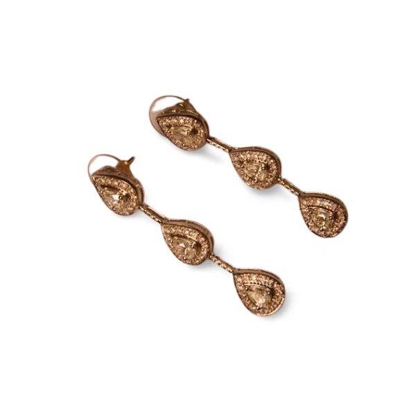 18K White Gold Diamond Pear & Round 3-Tier Drop Earrings These estate earrings feature a stunning combination of brilliant...