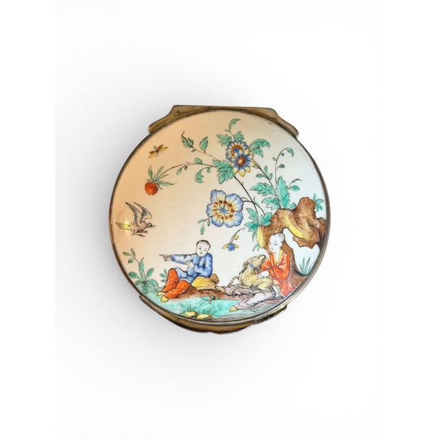 18th Century A Large Silver Gilt Mounted Chantilly Soft Paste Chinoiserie Snuff Box For Sale - Image 12 of 15