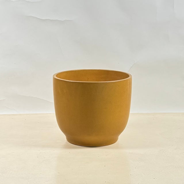 Impeccable mustard or ochre glazed ceramic planter by Gainey Ceramics. Stamped GAINEY CERAMICS under the base. No chips or...
