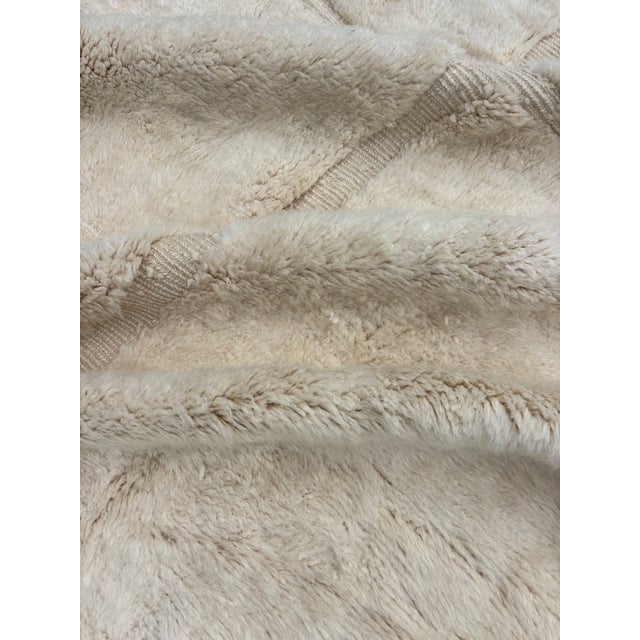 Moroccan Beni Mrirt Rug Ivory Wool Rug, 2010s For Sale - Image 6 of 11