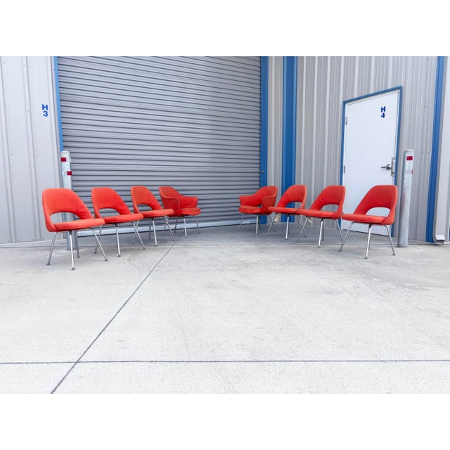 ✨ Iconic Knoll Dining Chairs by Eero Saarinen ✨ This exceptional set of 8 dining chairs designed by Eero Saarinen for...