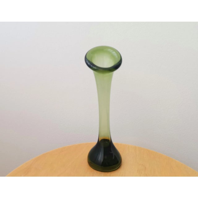 Mid-Century Portuguese Green Glass Single Bud Vase by Marinha Grande For Sale - Image 9 of 9