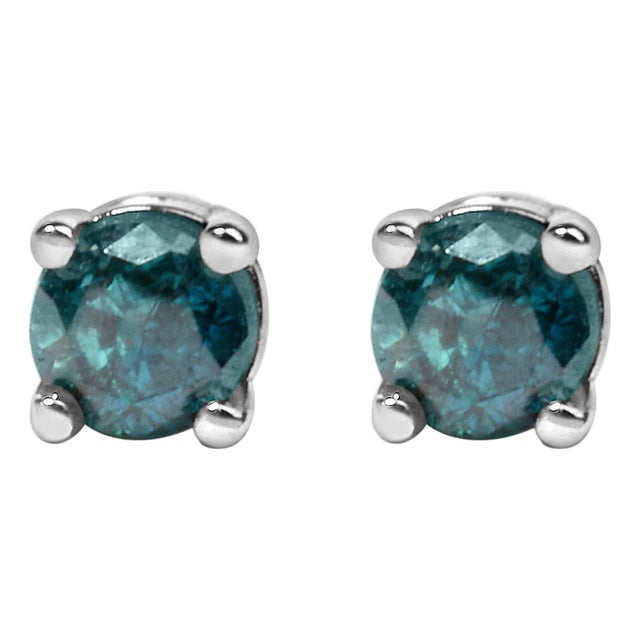 .925 Sterling Silver 0.15 Cttw Round Brilliant-Cut Blue Diamond Classic 4-Prong Stud Earrings (Fancy Color-Enhanced, I2-I3 Clarity) For Sale