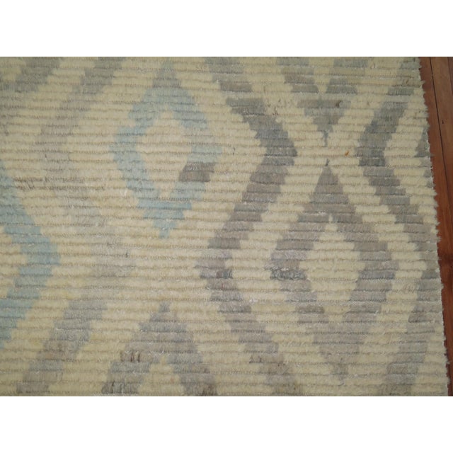 Early 21st Century Modern Zabihi Collection Turkish Tulu White Blue Gray Carpet - 8'3" x 8'3" For Sale - Image 5 of 9