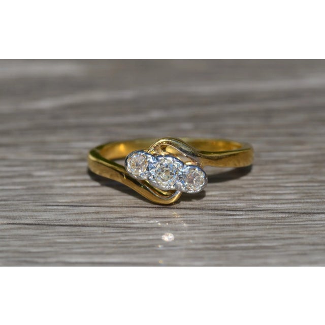 1990s The Grove Avenue: Ladies Vintage 18K Gold Trilogy Ring set with Diamonds For Sale - Image 5 of 8