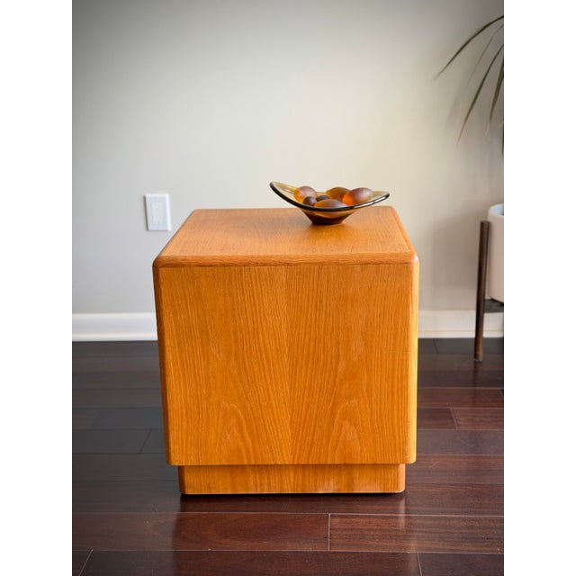 Vintage Waterfall Oak Cube Side Table Pedestal End Table in the Style of Dunbar and Milo Baughman For Sale - Image 11 of 11