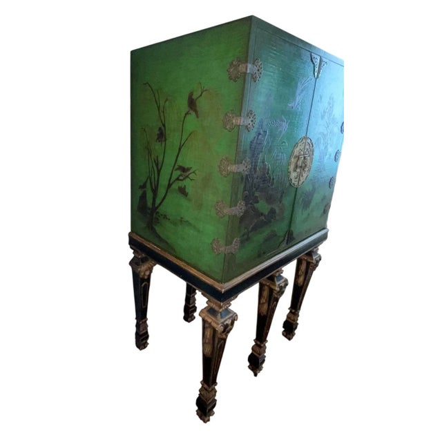 Italian Baroque‑Style Green Chinoiserie Lacquer Bar Cabinet. 20th Century. For Sale In Los Angeles - Image 6 of 10