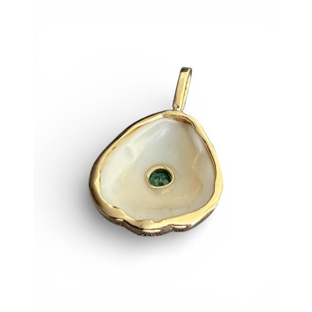 Modern Shell Pendant With Emerald, Diamonds & 14k Gold For Sale - Image 3 of 11