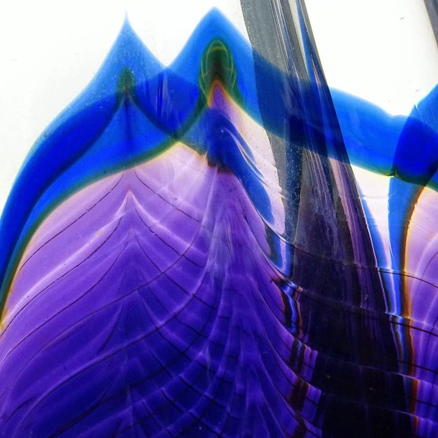 American Zellique Studio Joseph Morel 1987 Signed Purple Blue Peacock Feather Vintage Art Glass Vanity Flower Vase For Sale - Image 3 of 8