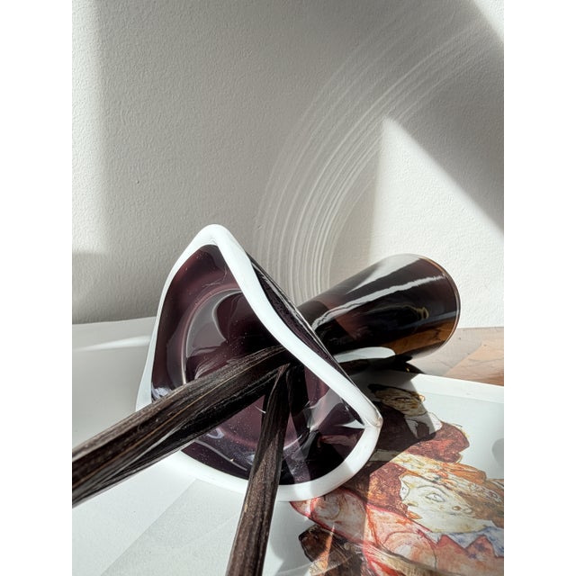 Purple Napoleon Vase in Aubergine and White Opaline by Jerzy Słuczan-Orkusz for Glassworks Tarnowiec, Poland, 1980s For Sale - Image 8 of 14