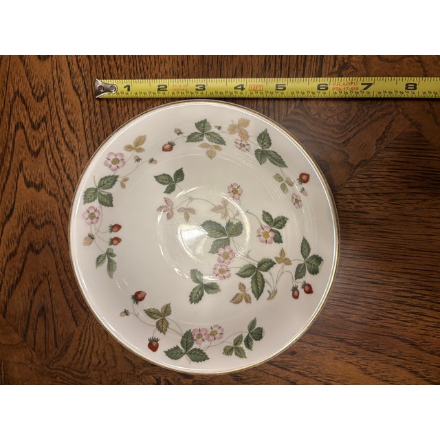 1980s Wedgwood Bone China Wild Strawberry Pattern - 31pcs For Sale - Image 9 of 14