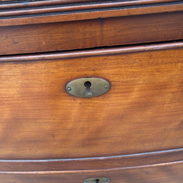 1820s Pennsylvania Figured Cherry Bowfront Chest of Drawers - Lancaster / Philadelphia For Sale - Image 10 of 18