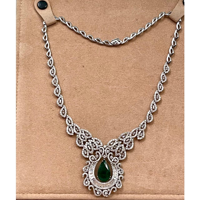Arts & Crafts 11 Ct Pear Shape Zambian Natural Emerald & 17 Ct Diamond Necklace 18 Karat Gold For Sale - Image 3 of 18
