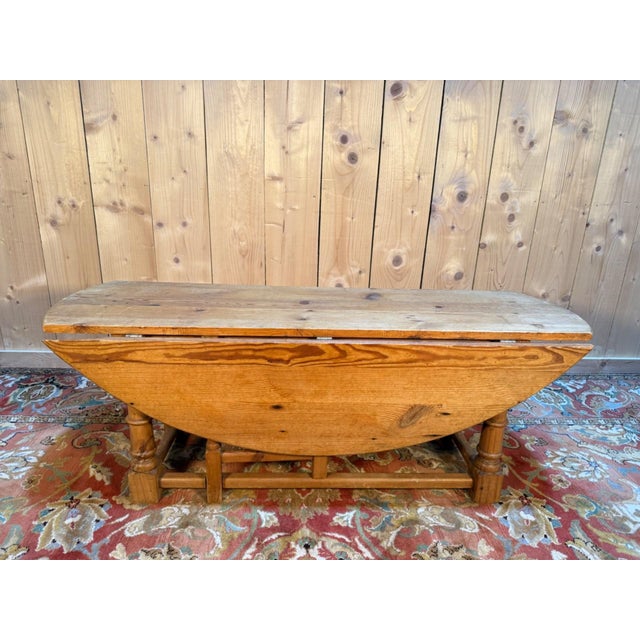 English Gateleg Coffee Table in Fir, Early 20th Century For Sale - Image 4 of 7