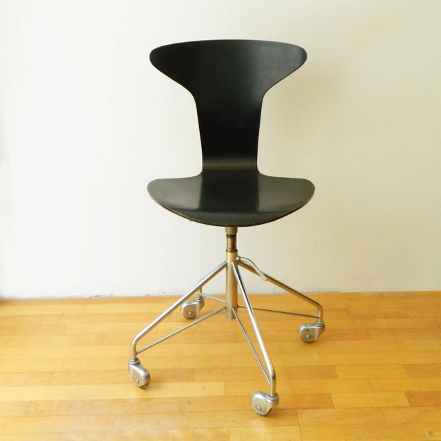 Wood Model 3115 Mosquito Swivel Chair by Arne Jacobsen for Fritz Hansen, 1960s For Sale - Image 7 of 8