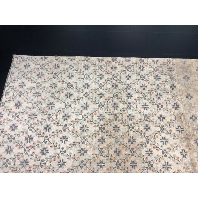Textile 1960s Home Turkish Oushak Handmade Beige Rug For Sale - Image 7 of 11