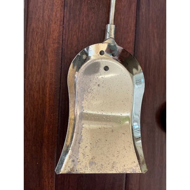 Vintage Brass Fireplace Tool Set With Hammered Hearth Stand and Glass Shelf Base For Sale In Dallas - Image 6 of 12