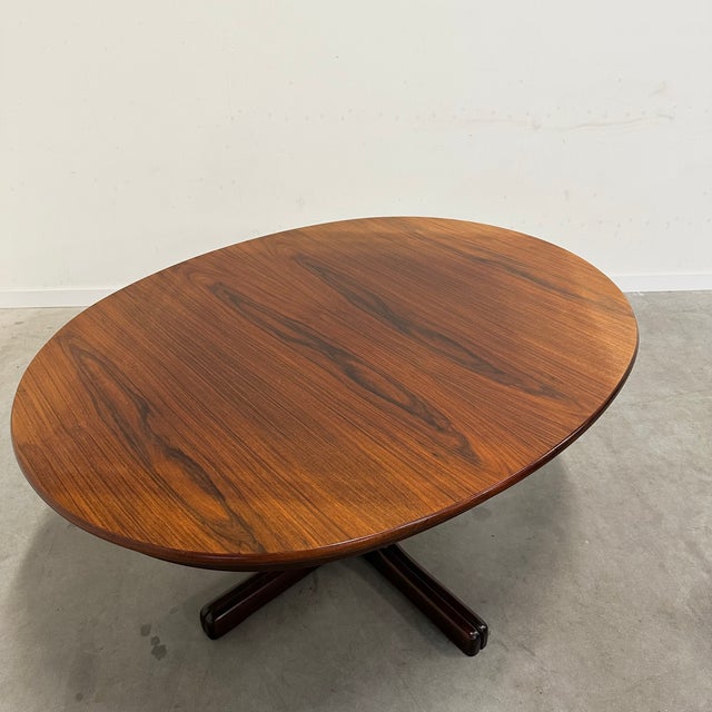 Round Extandable Dining Table in Mahogany For Sale - Image 5 of 10
