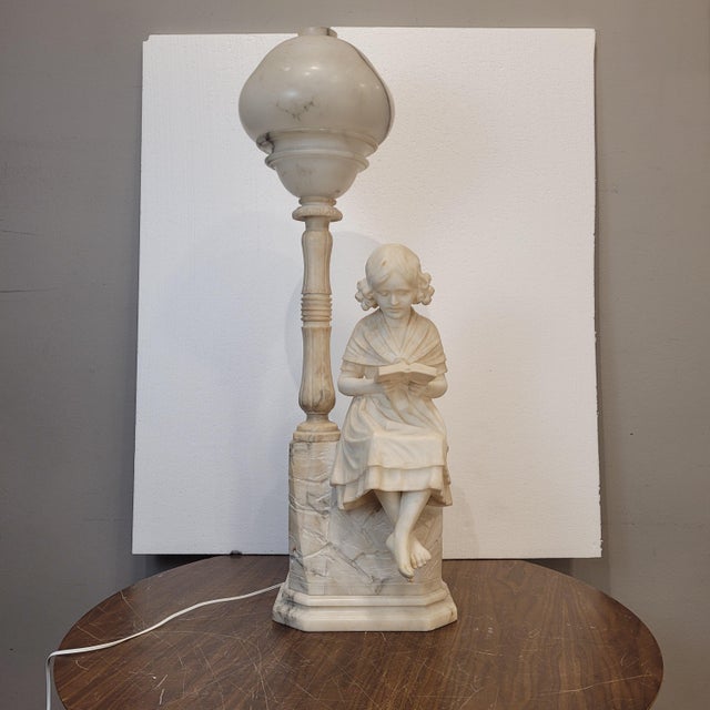 White Early 20th Century Art Nouveau Girl Reading Table Lamp in Alabaster, Italy, 1920s For Sale - Image 8 of 18