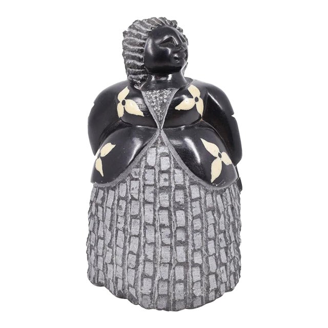 Early 20th Century Shona Stone Woman Sculpture In The Style of Colleen For Sale